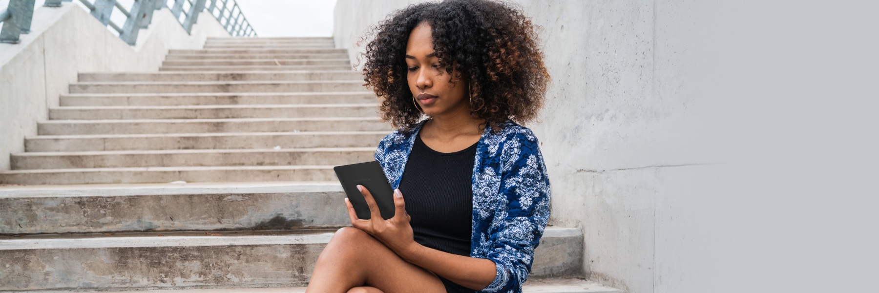 Basic Lux 4: partenerul în lectura electronică convenabil și extrem de ușor